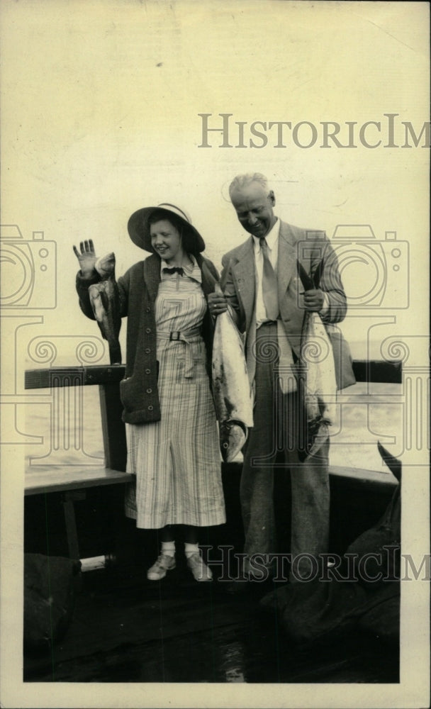 1934 Press Photo Judge Henley A. Calvert And Daughter - RRW79079 - Historic Images