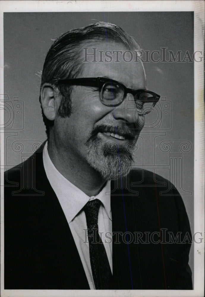 1969 Press Photo Henry Lowenstein Pose Black Coat Tie - RRW79217 - Historic Images