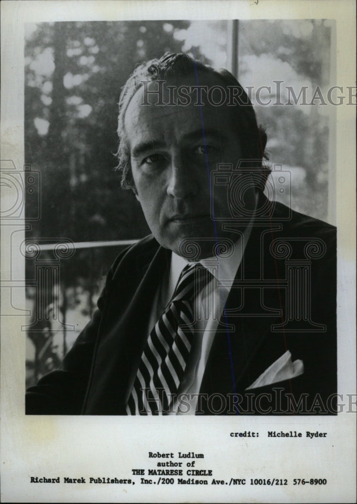 1979 Press Photo Robert Ludlum author Mattress Circle - RRW79269 - Historic Images