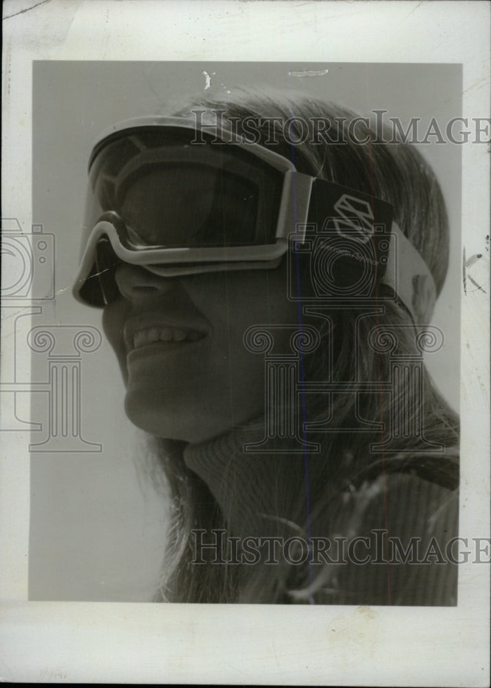 1976 Press Photo Electrically Heated Ski Glasses - RRW79563 - Historic Images