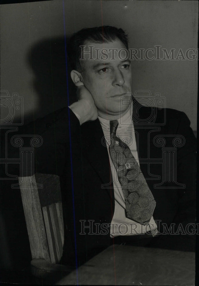 Press Photo Person Sit Sofa Hand ear Neck Suit Tie Snap - RRW79575 - Historic Images