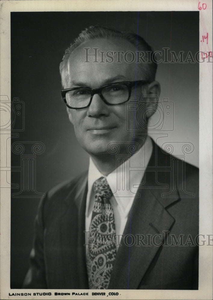 1974 Press Photo Clair Iverson VP URS-Ken White company - RRW79717 - Historic Images