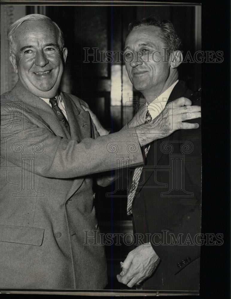 1939 Press Photo Relieving Relief dirty politics Mexico - RRW79887 - Historic Images