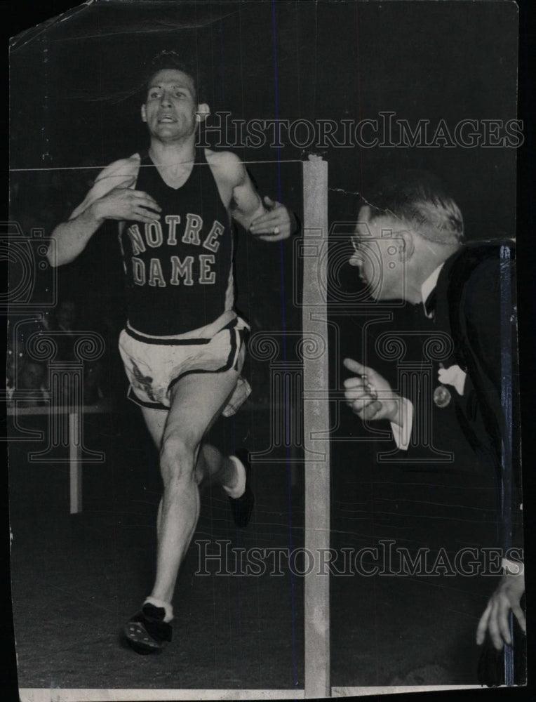 1941 Press Photo Greg Chicago Relay Notre Dame Alumnu - RRW80285 - Historic Images