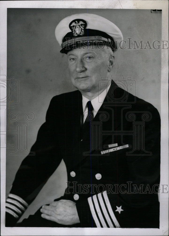 1960 Press Photo Captain Roberts Served Navy World War - RRW80291 - Historic Images