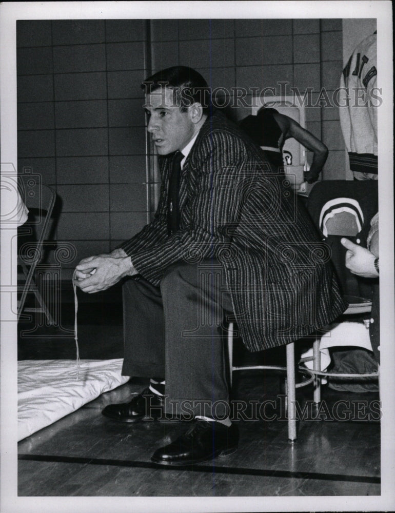 1960 Press Photo Ray Mc Guire Aurora Coach Bill Johnson - RRW80499 - Historic Images