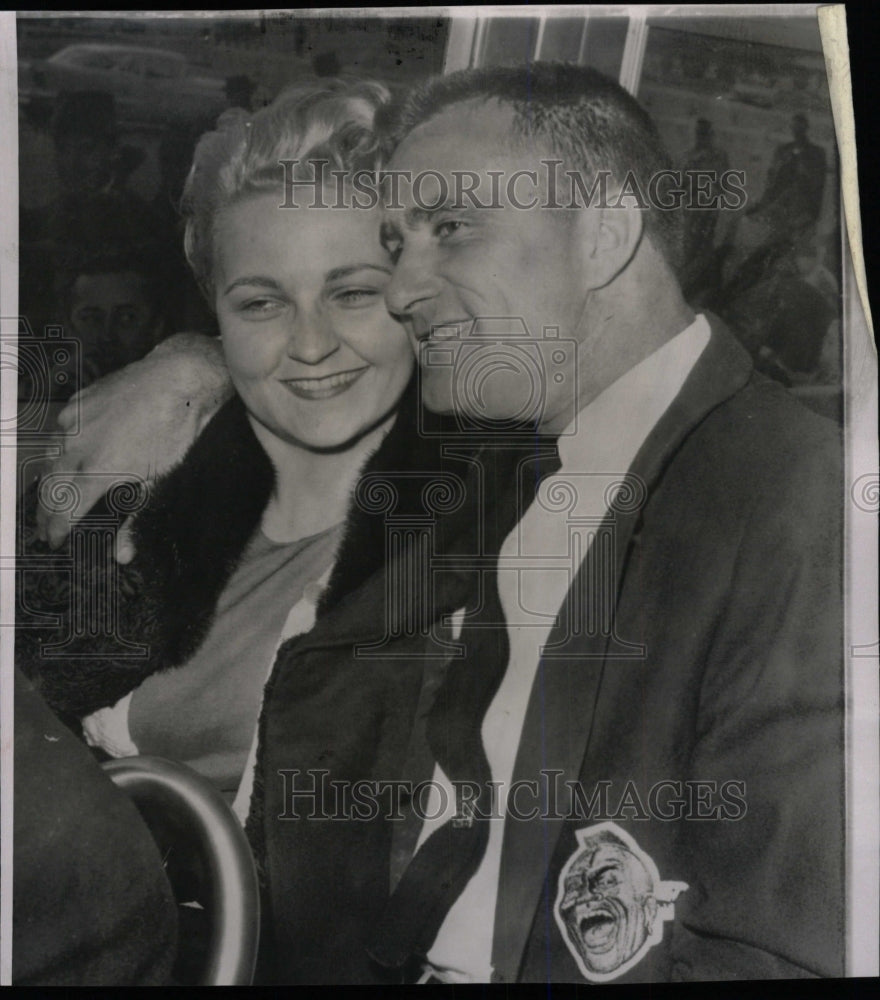 1958 Press Photo Selva Lewis Burdette Baseball Player - RRW80535 - Historic Images