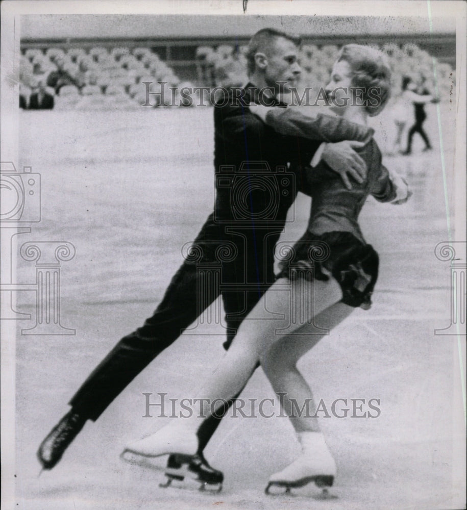 1963 Press Photo Carole McSween Ray Chenson Ice Dancer - RRW80591 - Historic Images