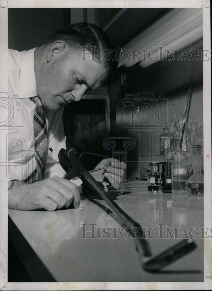 1959 Press Photo Lt. Joe Moomaw Eaton Death Weapon - RRW80675 - Historic Images