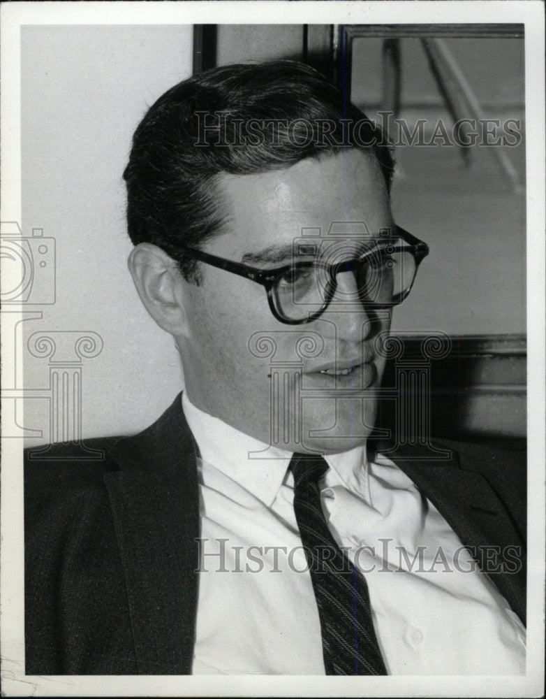 1964 Press Photo Dr Michael McGiffert Puritan historian - RRW80927 - Historic Images