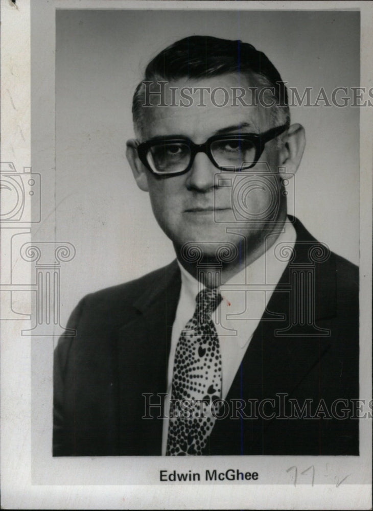 1972 Press Photo Edwin McGhee Editor Oil Gas Journal - RRW80933 - Historic Images