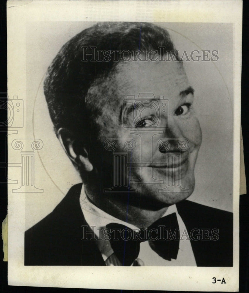 1977 Press Photo Red Buttons Comedian Actor - RRW81083 - Historic Images