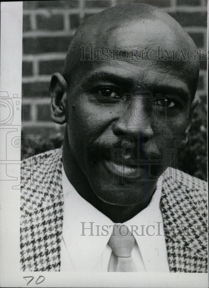 1977 Press Photo Louis Gossett Jr. American Actor - RRW81117 - Historic Images