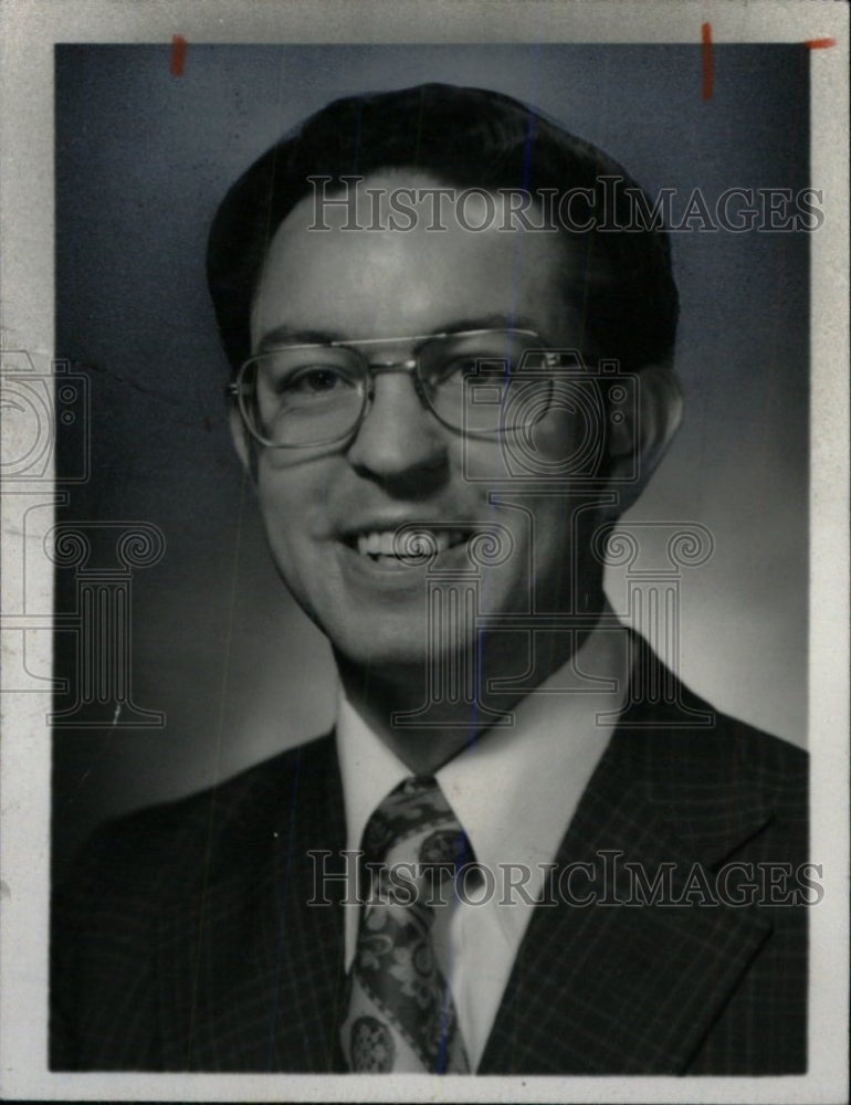 1974 Press Photo Conrad Kern Auditor Affiliated Banker - RRW81311 - Historic Images