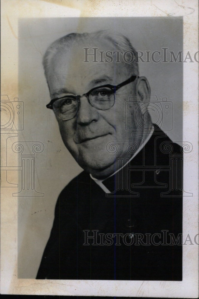 1963 Press Photo Rev. Father Justin McKernan - RRW81363 - Historic Images