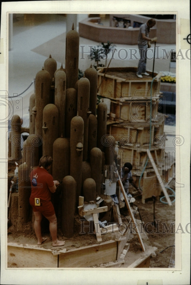 Undated Press Photo Brad Goll Sand Castle Scuplting - RRW81415 - Historic Images