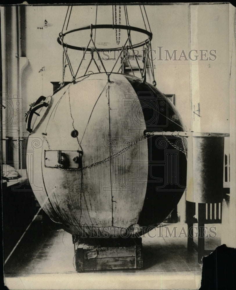 1933 Press Photo Augusto Picrard Ballon Co Equipment - RRW81613 - Historic Images