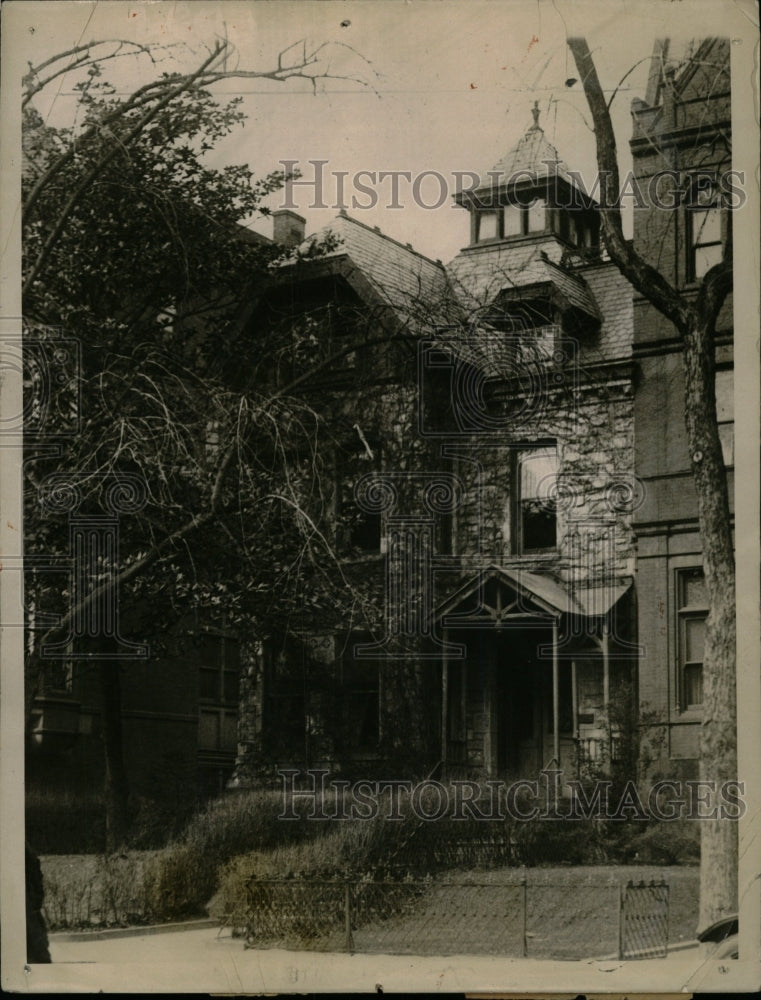 1992 Press Photo Large Buildingexterior covered trees - RRW81619 - Historic Images