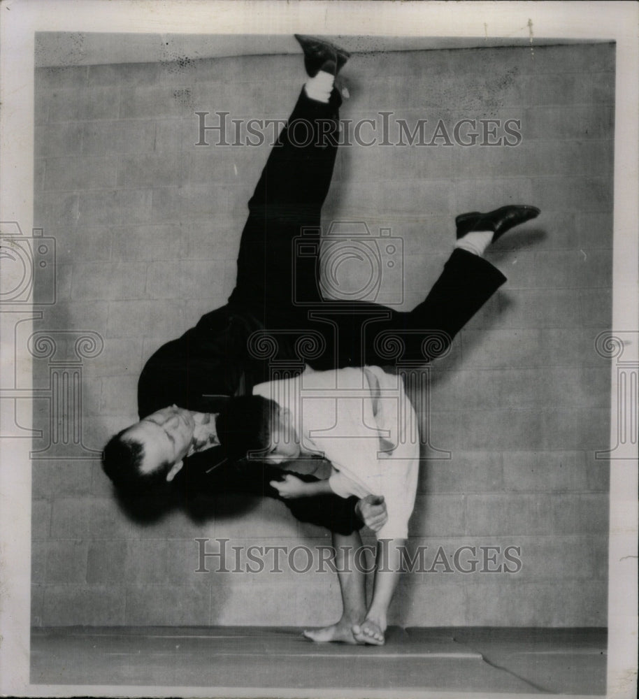 1988 Press Photo Kenny Shiuizu Dave Araldo Judo Journey - RRW81645 - Historic Images