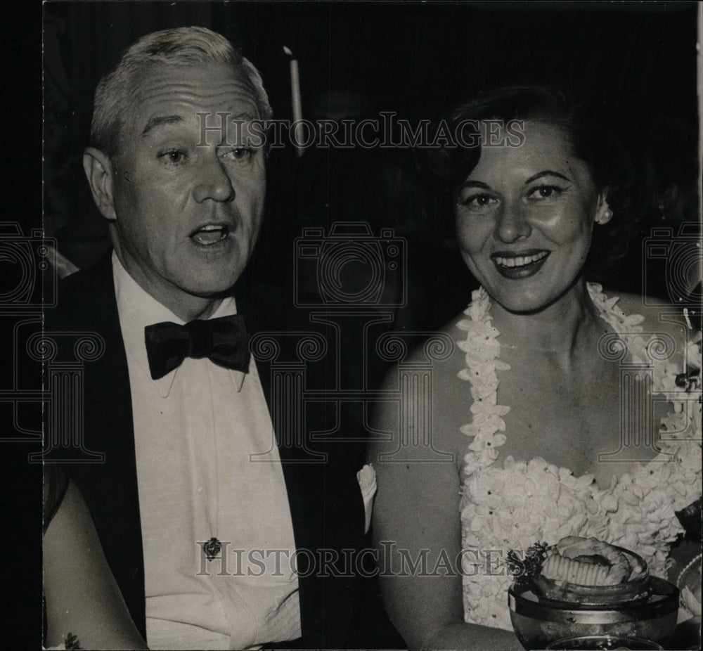 1956 Press Photo Della Russell Andy david Bryan table - RRW81705 - Historic Images