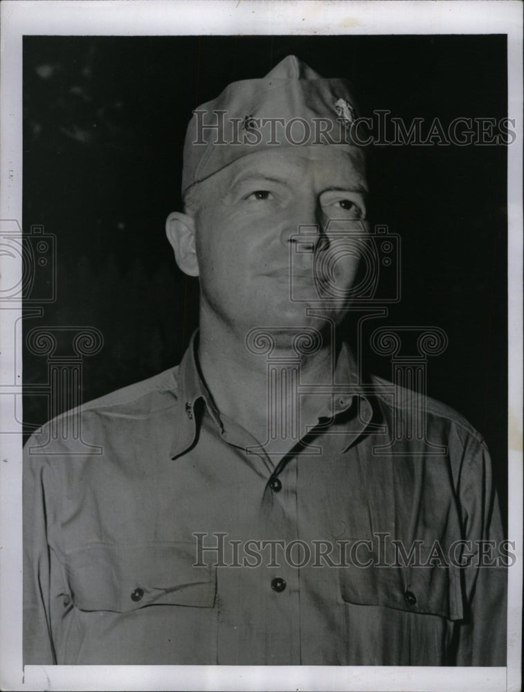 1943 Press Photo Commander Harold Staleness USNR Post - RRW81767 - Historic Images