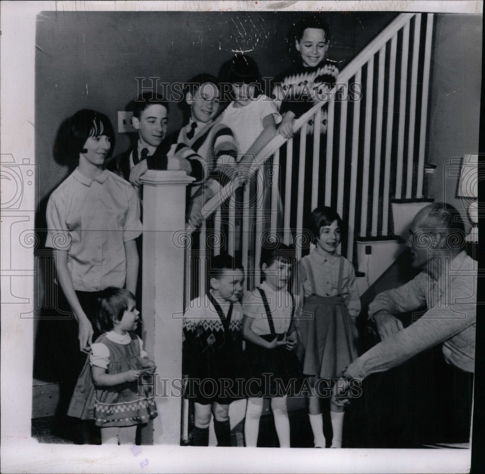 1965 Press Photo Orville Stout Kathy Tom Mike Bob Carol - RRW81809 - Historic Images