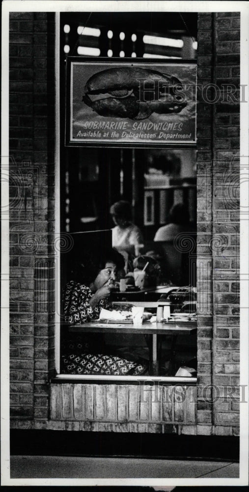 1979 Press Photo Oakland Mall Stores Michigan Belanger - RRW81937 - Historic Images