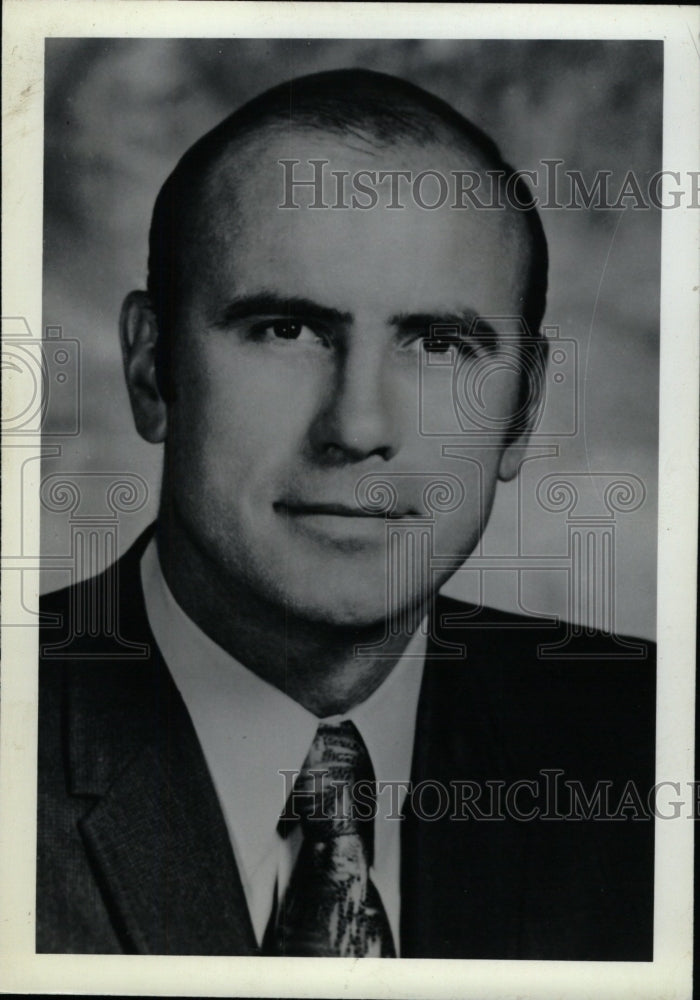 1982 Press Photo Robert L. Pettit Jr. - RRW82205 - Historic Images