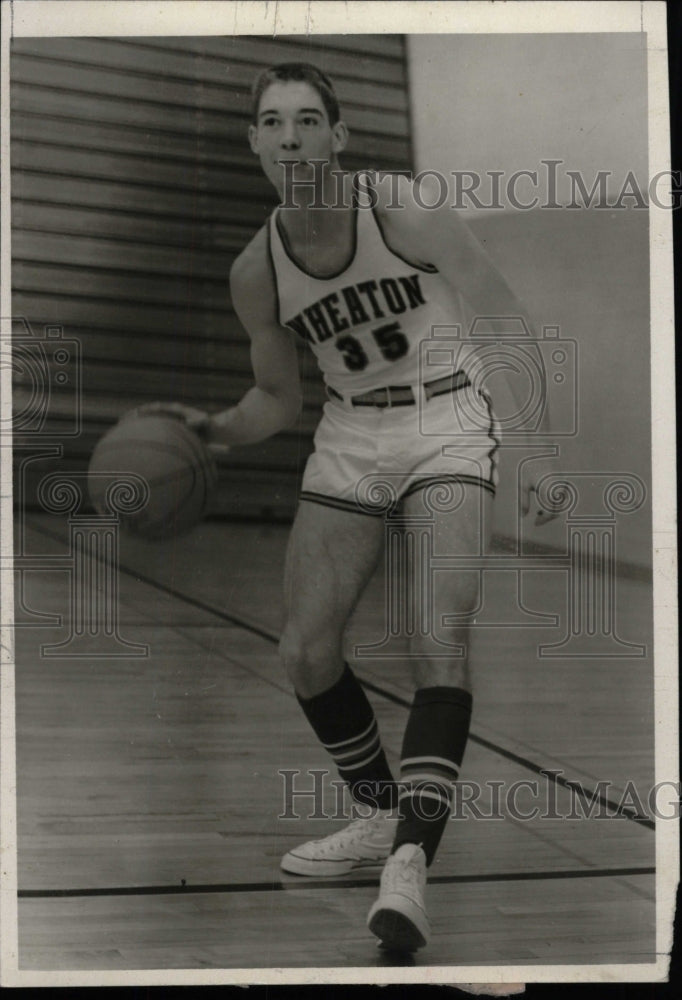 1964 Press Photo Wheaton guard John pfund game Lee - RRW82207 - Historic Images