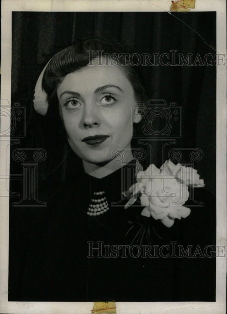 1945 Press Photo Chantilly Belmont Flower Navy Lace - RRW82221 - Historic Images