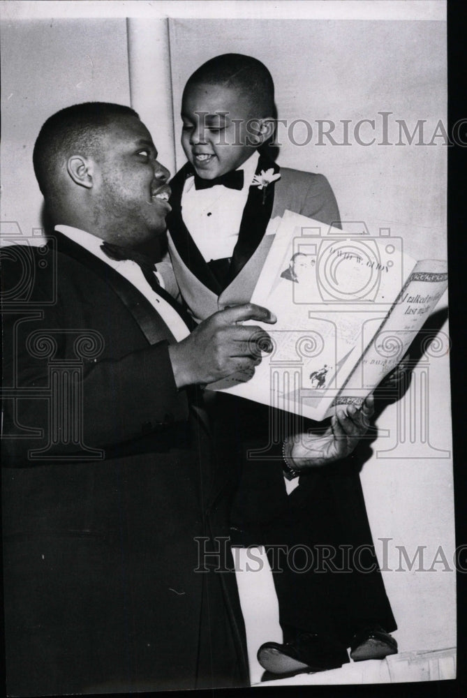 1961 Press Photo Charles Nick Berry White Singer Book - RRW82357 - Historic Images