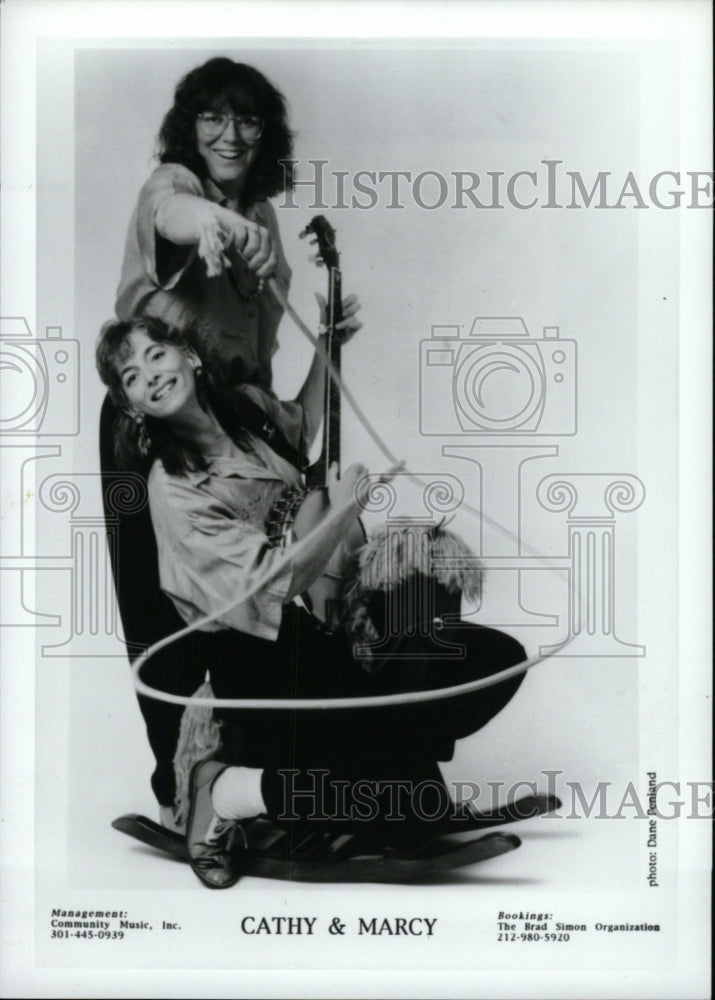 1995 Press Photo Singing Duo Cathy Marcy - RRW82445 - Historic Images