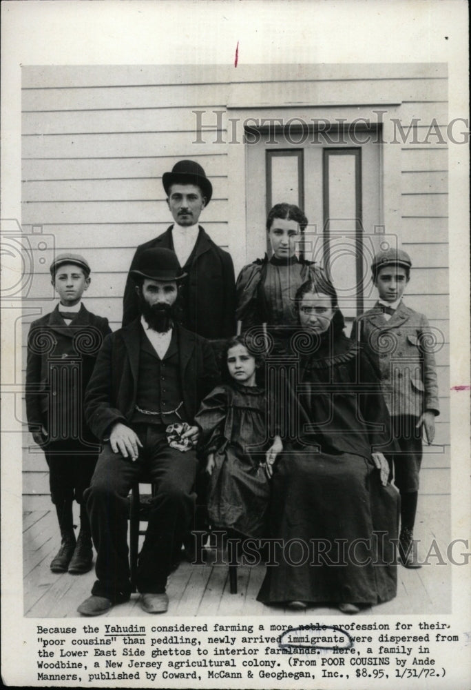 1972 Press Photo Yahudim Poor Cousins peddling nobel - RRW82523 - Historic Images