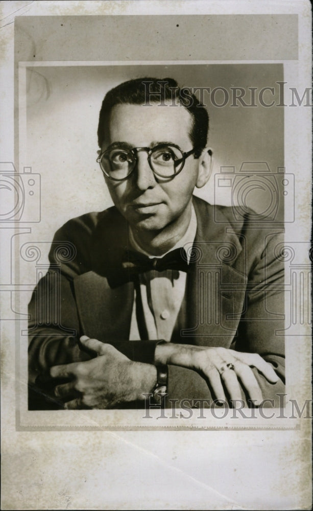 1954 Press Photo Arnold Stang Comic Actor Bespectacled - RRW82537 - Historic Images