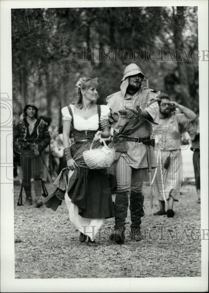 Press Phoo Annual Medical Fair Mingel Village Folk Food - RRW82581 - Historic Images