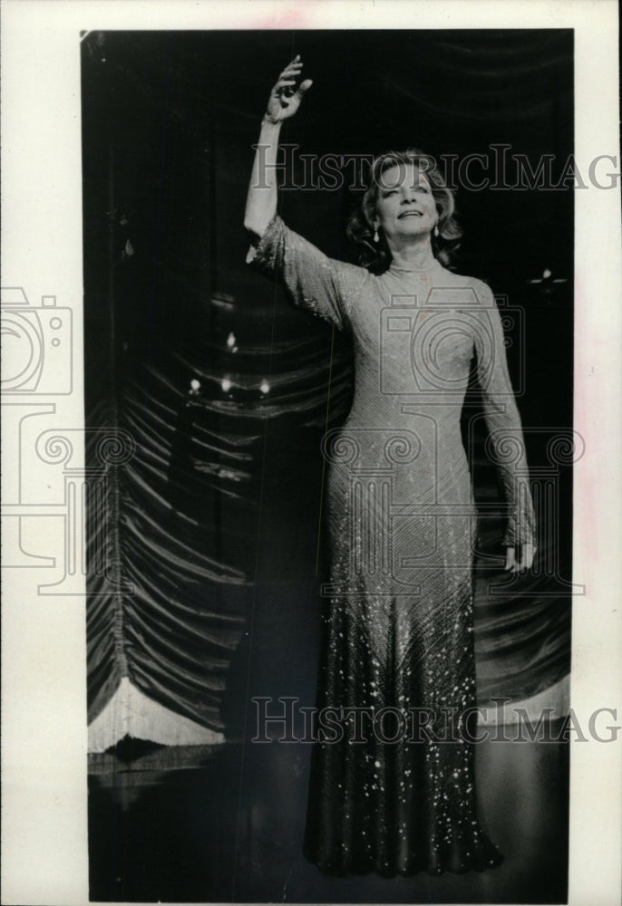 1982 Press Photo Lauren Bacall America Film Stage Model - RRW82637 - Historic Images