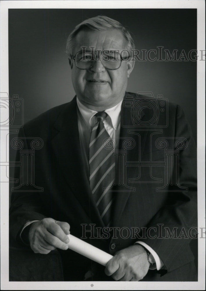 1996 Press Photo Willard Valpey executive VP Chicago - RRW82787 - Historic Images