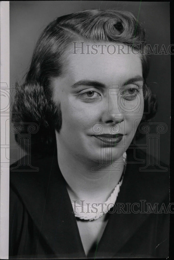 1951 Press Photo Virginia Person Singer Smile Blackcoat - RRW82929 - Historic Images