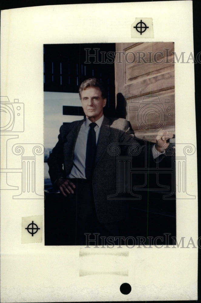 1988 Press Photo Robert Stack American actor - RRW83011 - Historic Images