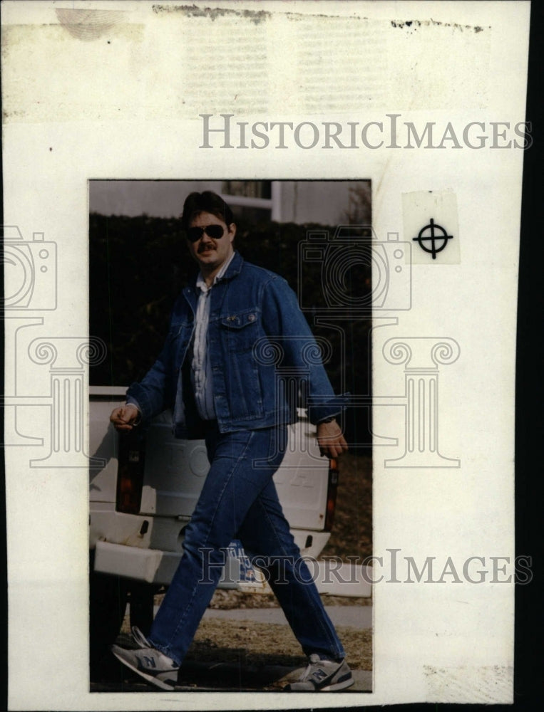 1989 Press Photo Robert Riser Jackson Michigan Dollars - RRW83125 - Historic Images