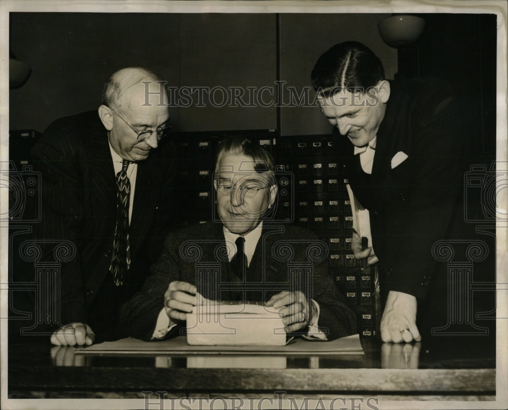 1941 Press Photo Asst Det Postmaster - RRW83377 - Historic Images