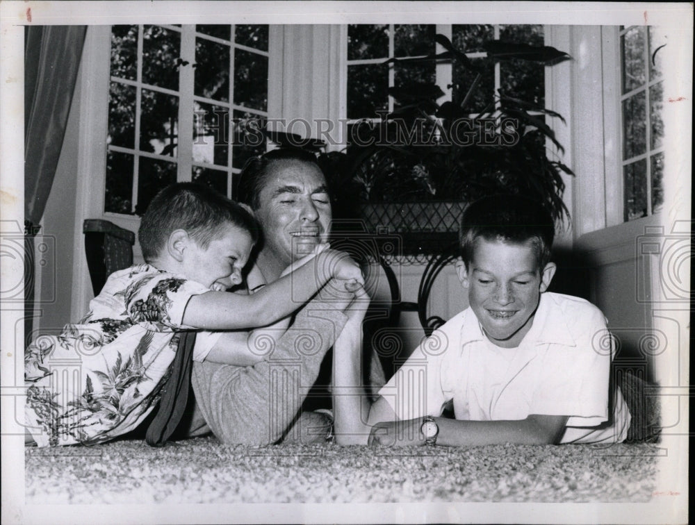 1960 Press Photo MacDonald Carey Family - RRW83539 - Historic Images