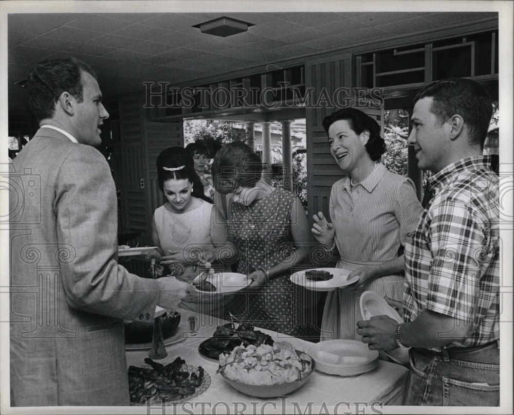 1965 Press Photo Kitty Carlisle Singer Actress Art - RRW83601 - Historic Images