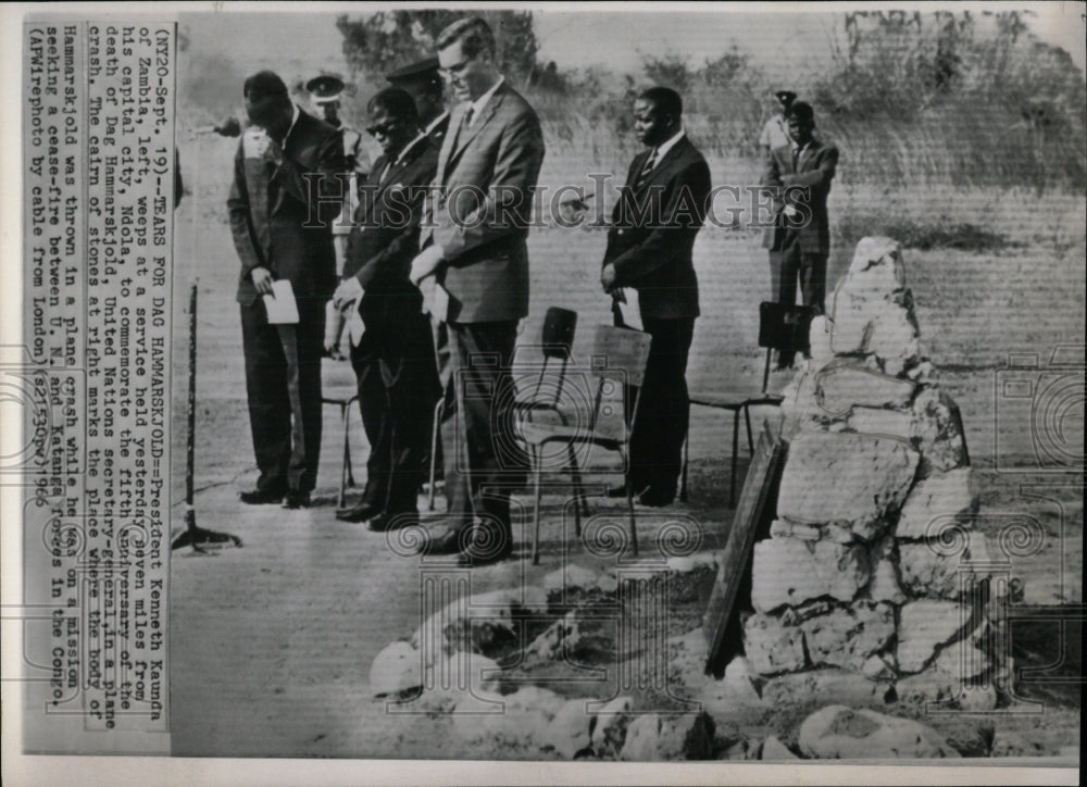 1966 Press Photo Kenneth Kaunda Zambia President Weeps - RRW83627 - Historic Images