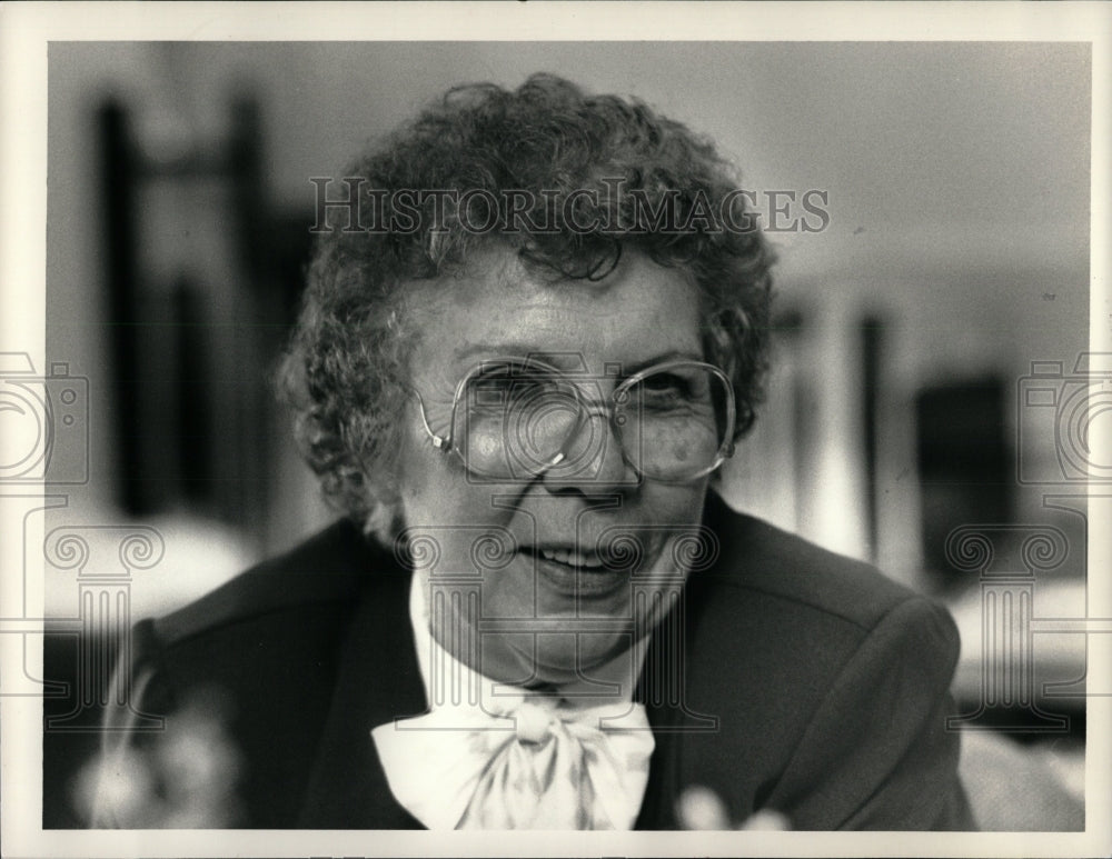 1987 Press Photo Edna Doyle&#39;s Last Day At Work - RRW83683 - Historic Images