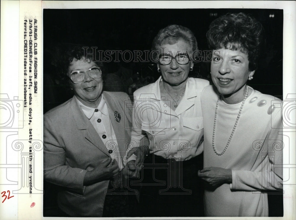 1991 Press Photo Edna Doyle&#39;s At Fashion Show - RRW83689 - Historic Images