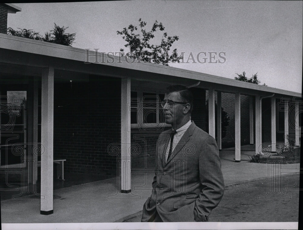 1962 Press Photo Headmaster John Dunn - RRW83705 - Historic Images