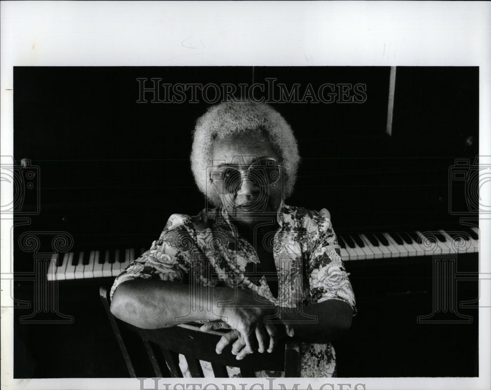 1990 Press Photo Germaine Turner band singer - RRW83891 - Historic Images