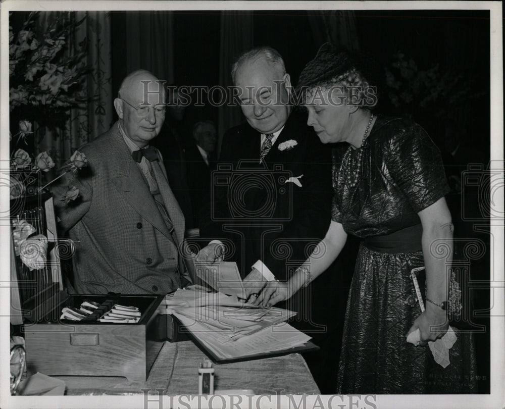 1940 Press Photo MRS. VERNE TUCKER WIFE ADVERTISIN MAN - RRW83991 - Historic Images