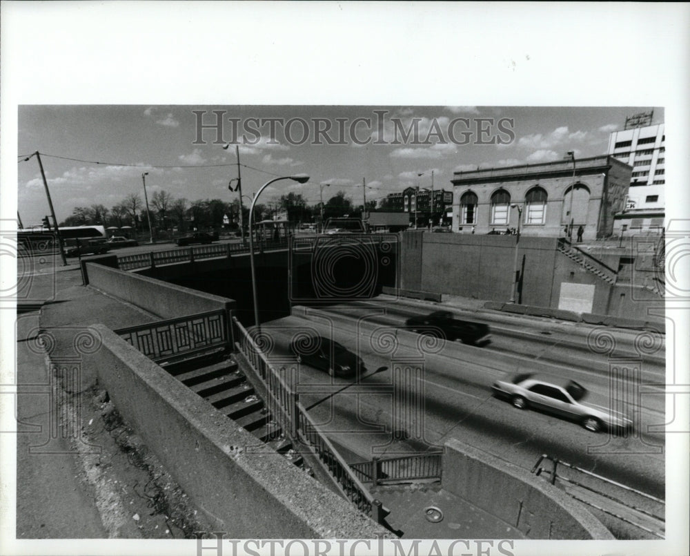 1988 Press Photo Davison Service Dr. &amp; Woodward Detroit - RRW84019 - Historic Images